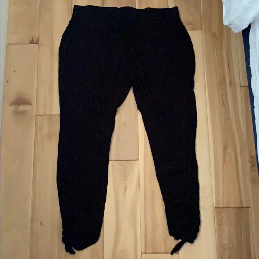 Socialite Toe at the bottom pants